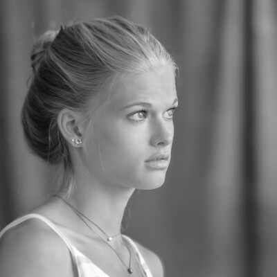 Kiene Ulrich - Young Lady - Annahme